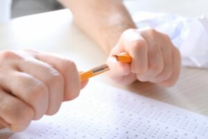 Ansia da prestazione scolastica e REBT: come aiutare i giovani a gestire lo stress da esami